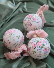Load image into Gallery viewer, Pink vintage rose hand-painted ornament