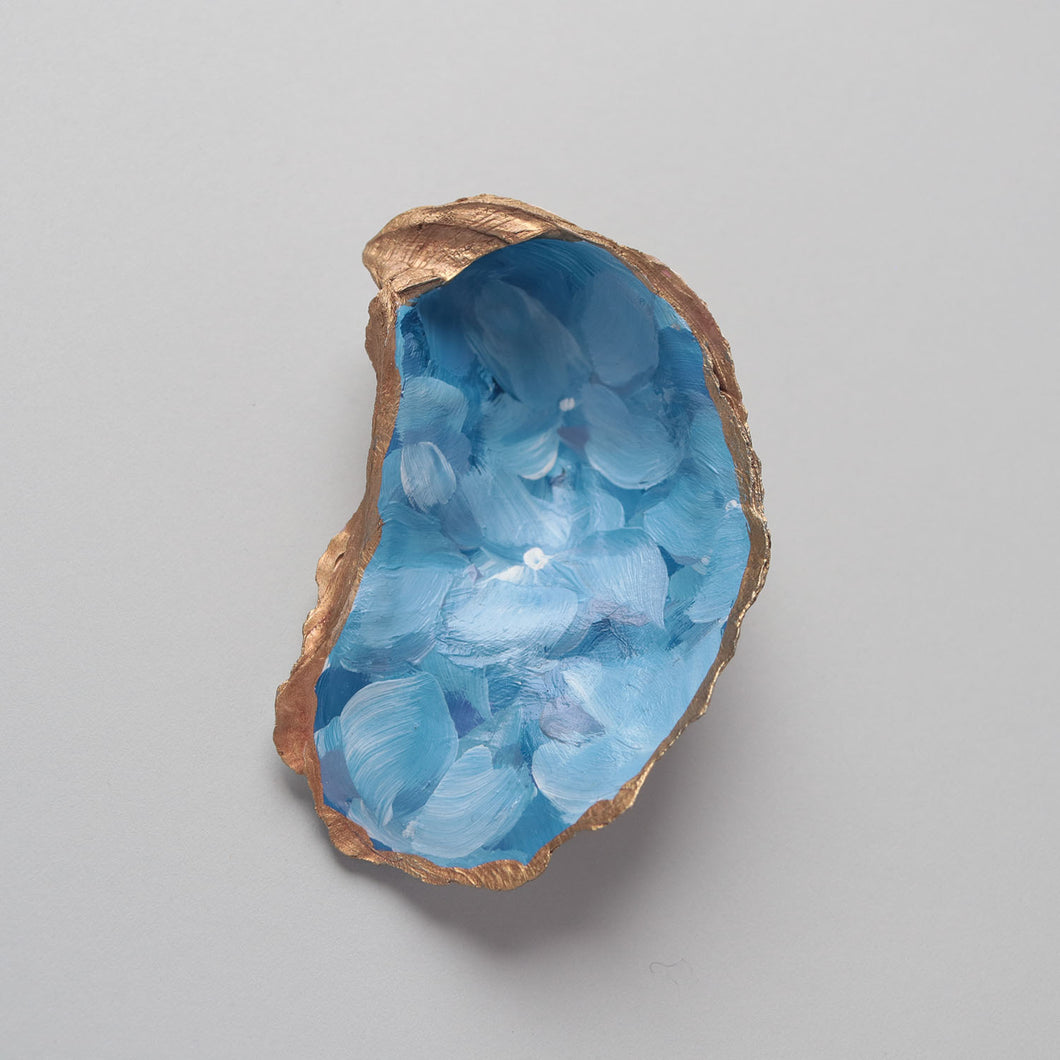 Hand-painted oyster shell ring dish: Dark blue hydrangea