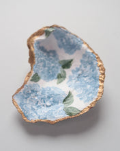 Load image into Gallery viewer, Hand-painted oyster shell ring dish: blue hydrangea
